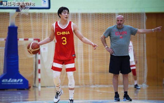 小受公交车被多人侵犯文