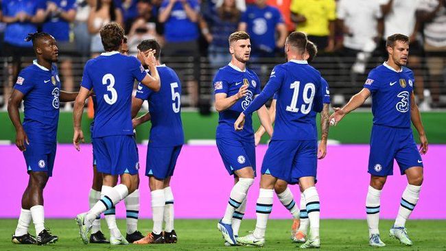 在丈夫面前弄湿股沟的妻子