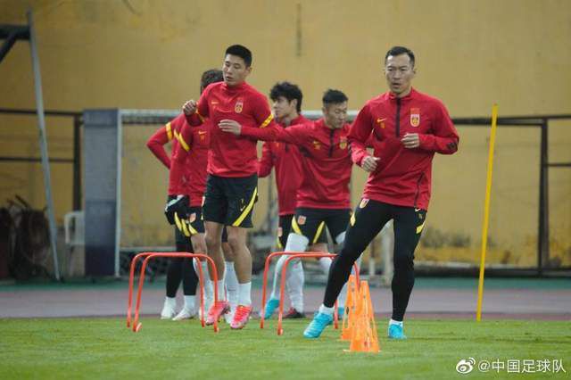 秘书被c摁办公h嗯啊s视频