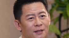 美女扒开尿道让男人捅
